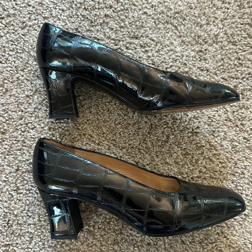 Stuart Weitzman Black Patent Croc Embossed Leather Pumps EU 39 US 8.5 Designer